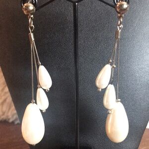 Vintage pearl dangling earrings